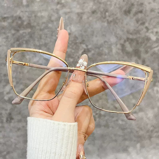 Luxury Photochromic Anti-Blue Light Cat Eye Glasses – Auto-Tint Lenses (2025 Trend)