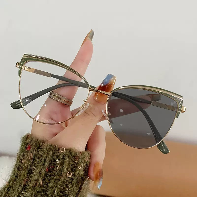 New 2026 Fashion Photochromic Glasses For women..