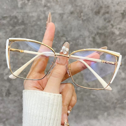 Luxury Photochromic Anti-Blue Light Cat Eye Glasses – Auto-Tint Lenses (2025 Trend)